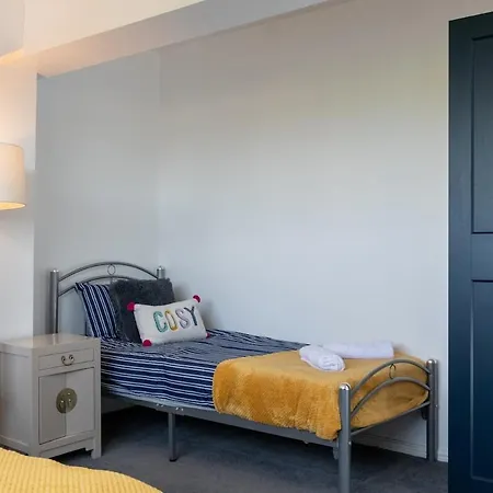 Semesterbostad Stylish In 10 Mins From Centre Leeds (West Yorkshire)
