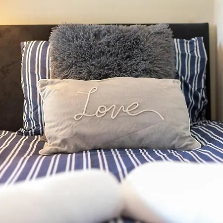Stylish In 10 Mins From Centre Leeds (West Yorkshire)