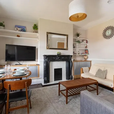 Stylish In 10 Mins From Centre Leeds (West Yorkshire)