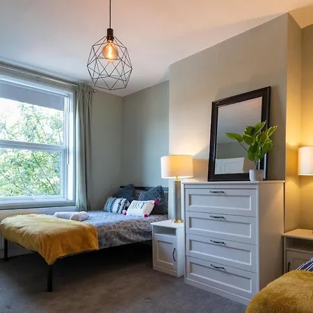 Stylish In 10 Mins From Centre * Leeds (West Yorkshire)
