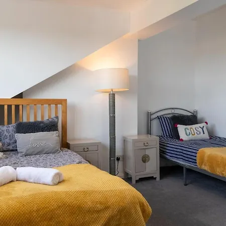Stylish In 10 Mins From Centre Holiday home *