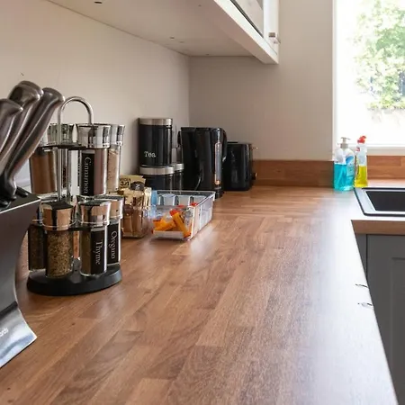 Stylish In 10 Mins From Centre * Leeds (West Yorkshire)