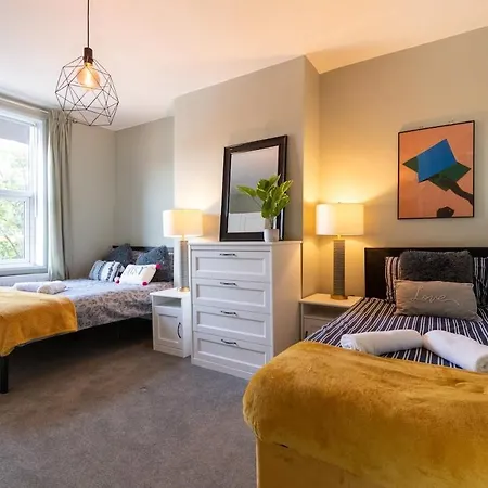 Stylish In 10 Mins From Centre * Leeds (West Yorkshire)